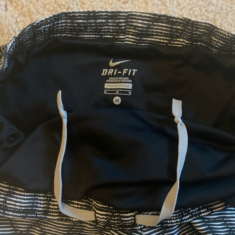 Nike shorts - Picture 2 of 5